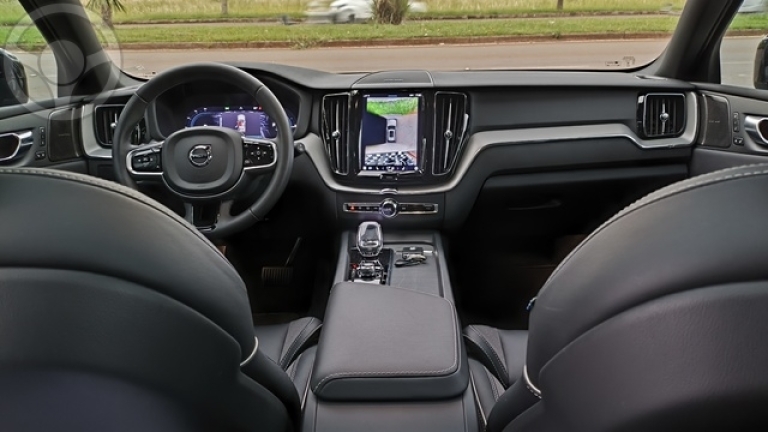 VOLVO - XC60 XC 60 ULTIMATE DARK T8 - BAIXO - GARANTIA DE FÁBRICA - - 2023/2024 - CINZA - R$ 404.900,00