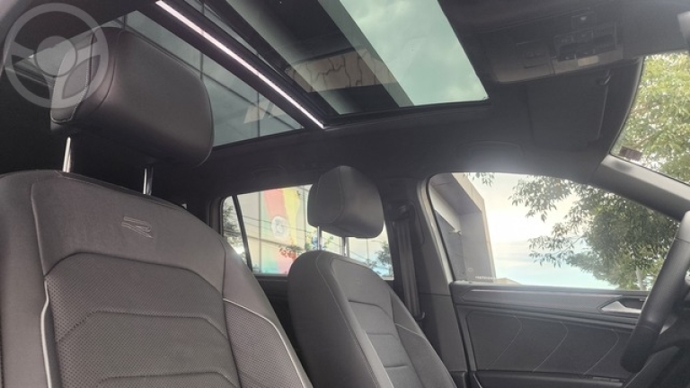 VOLKSWAGEN - TIGUAN R-LINE 300 TSI 2.0 TURBO - 25 - BAIXO - 7 LUGARES - - 2023/2024 - PRATA - R$ 247.900,00