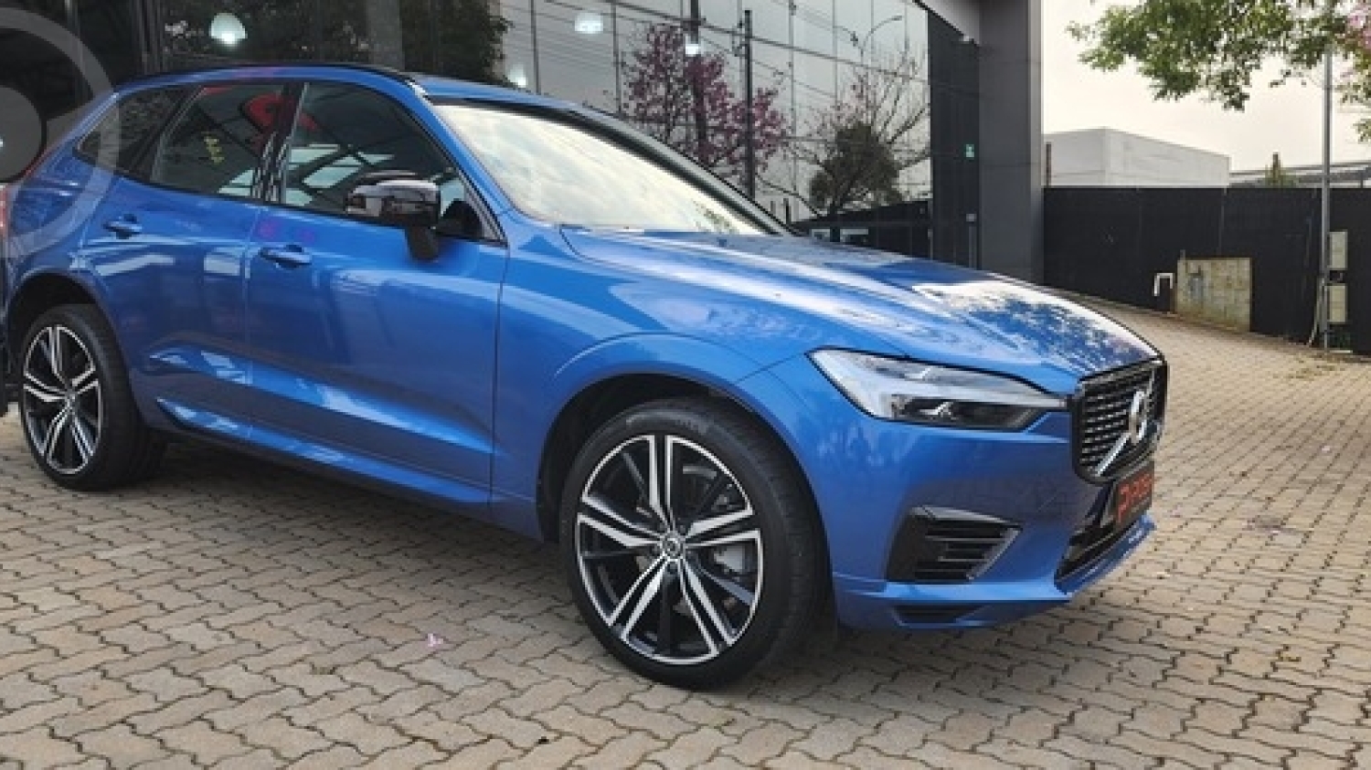 VOLVO - VOLVO XC 60 XC60 T8 R DESIGN - - BAIXO - - 2021/2021 - AZUL - R$ 259.900,00