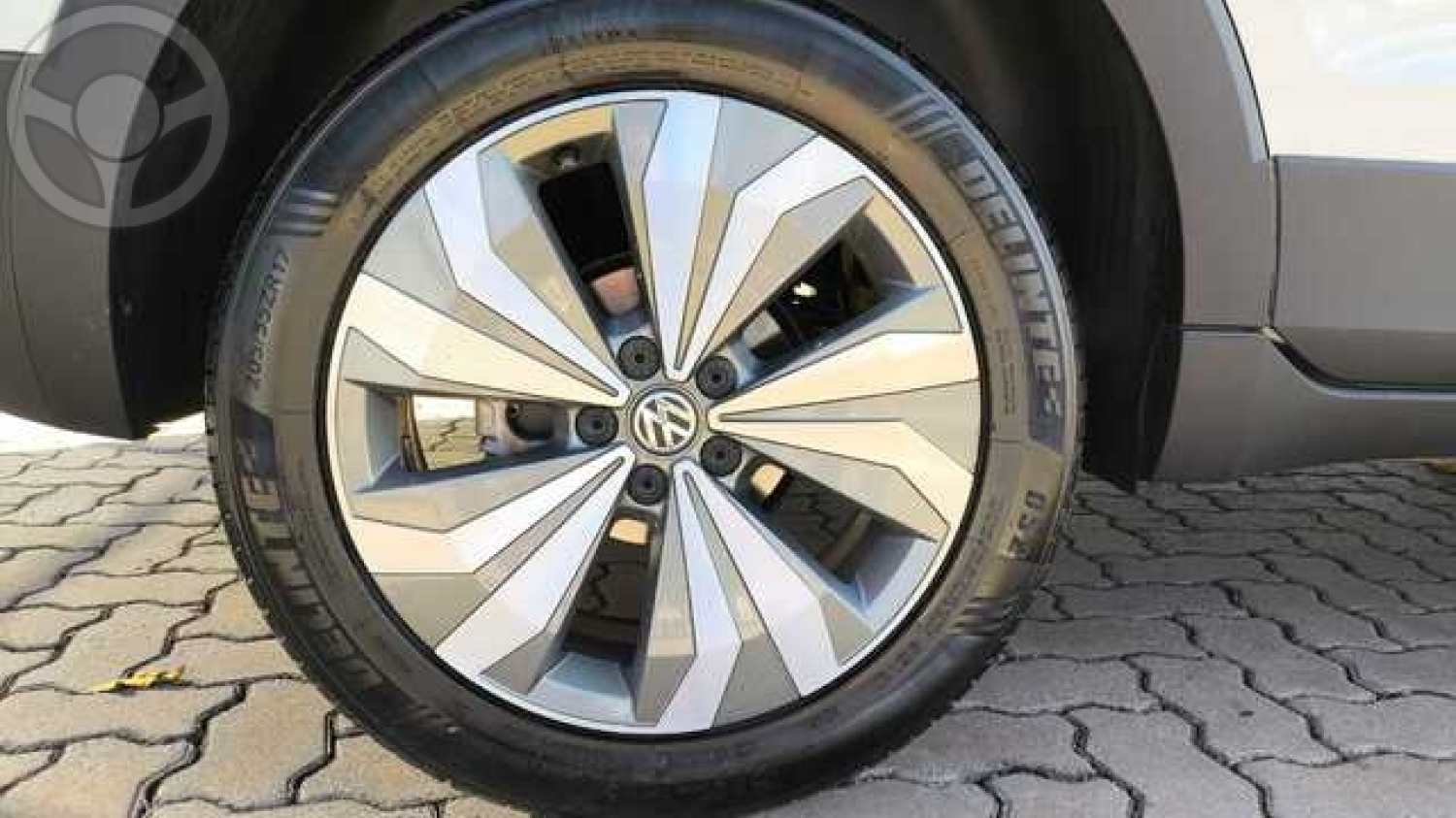VOLKSWAGEN - TCROSS TCROSS T-CROSS HIGHLINE 1.4 TURBO - - 2020/2020 - BRANCA - R$ 104.900,00