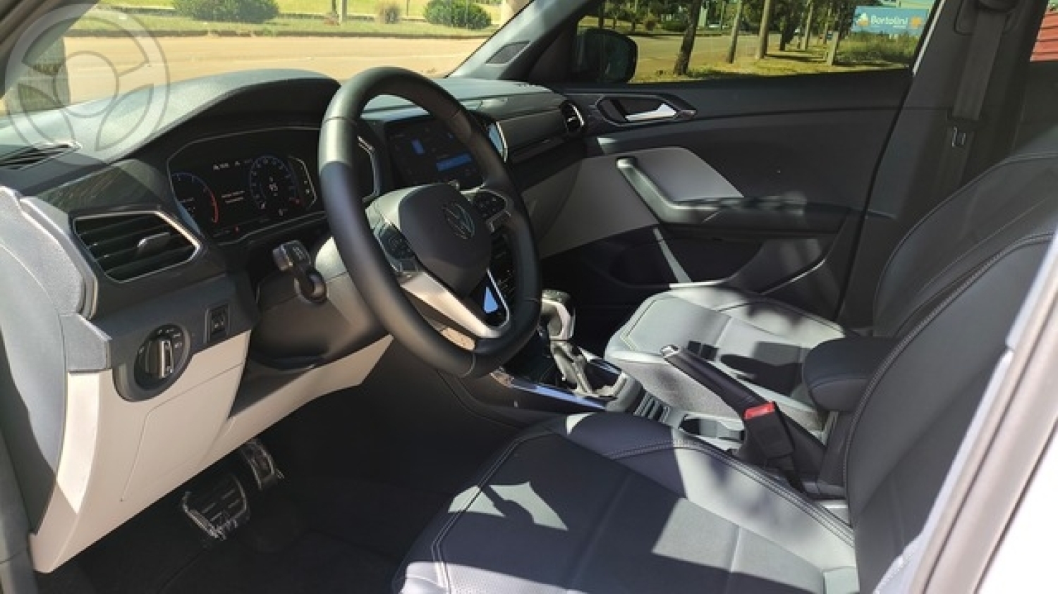 VOLKSWAGEN - TCROSS T-CROSS HIGHLINE 1.4 TURBO - 25 - - BAIXO - - 2023/2024 - BRANCA - R$ 144.900,00
