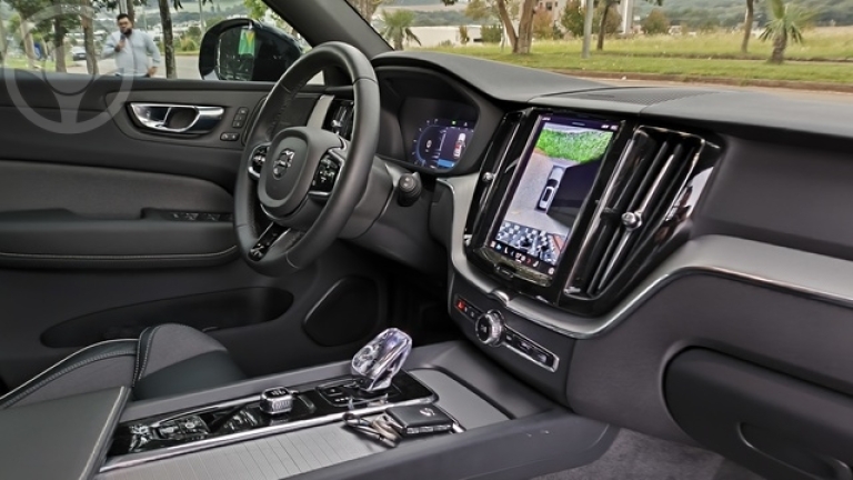 VOLVO - XC60 XC 60 ULTIMATE DARK T8 - BAIXO - GARANTIA DE FÁBRICA - - 2023/2024 - CINZA - R$ 404.900,00