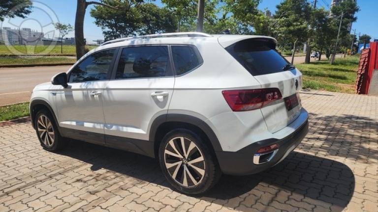 VOLKSWAGEN - TAOS HIGHLINE 1.4 TURBO - 25 PG - - BAIXO - - 2023/2023 - BRANCA - R$ 169.900,00