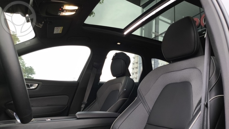 VOLVO - XC60 XC 60 ULTIMATE DARK T8 - BAIXO - GARANTIA DE FÁBRICA - - 2023/2024 - CINZA - R$ 404.900,00