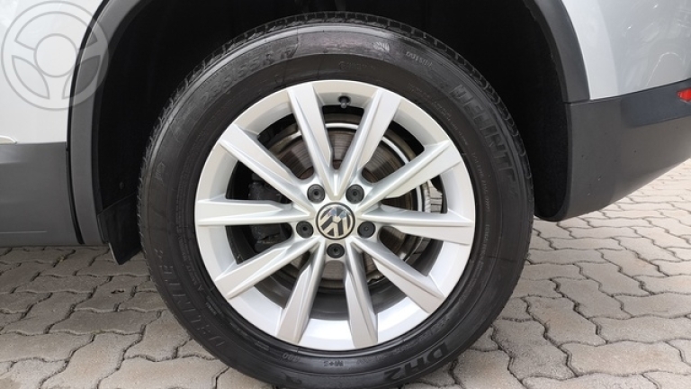 VOLKSWAGEN - TIGUAN TSI 2.0 TURBO - - 2014/2015 - PRATA - R$ 73.900,00