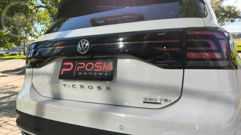 VOLKSWAGEN - TCROSS TCROSS T-CROSS HIGHLINE 1.4 TURBO - - 2020/2020 - BRANCA - R$ 104.900,00