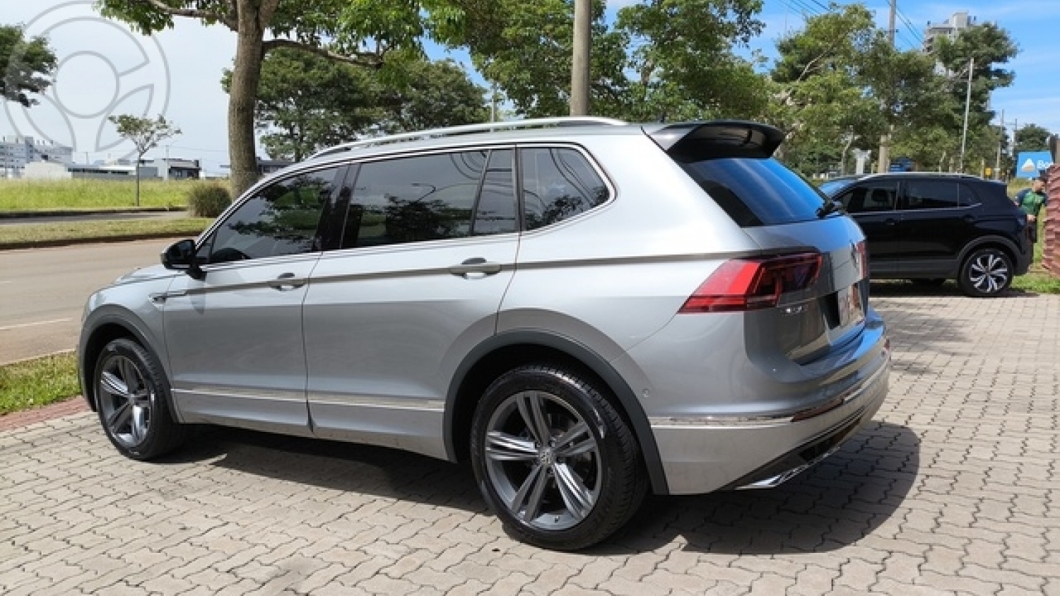 VOLKSWAGEN - TIGUAN ALLSPACE TSI 350 R LINE 2.0 TURBO 4MOTION - - 2019/2020 - PRATA - R$ 182.900,00
