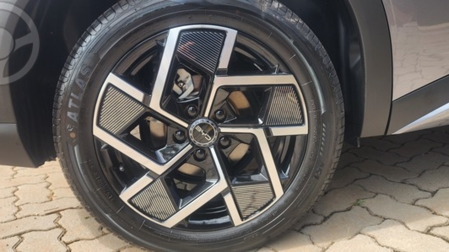 BYD - YUAN PLUS GL 310 EV - - BAIXO - - 2024/2025 - CINZA - R$ 219.900,00