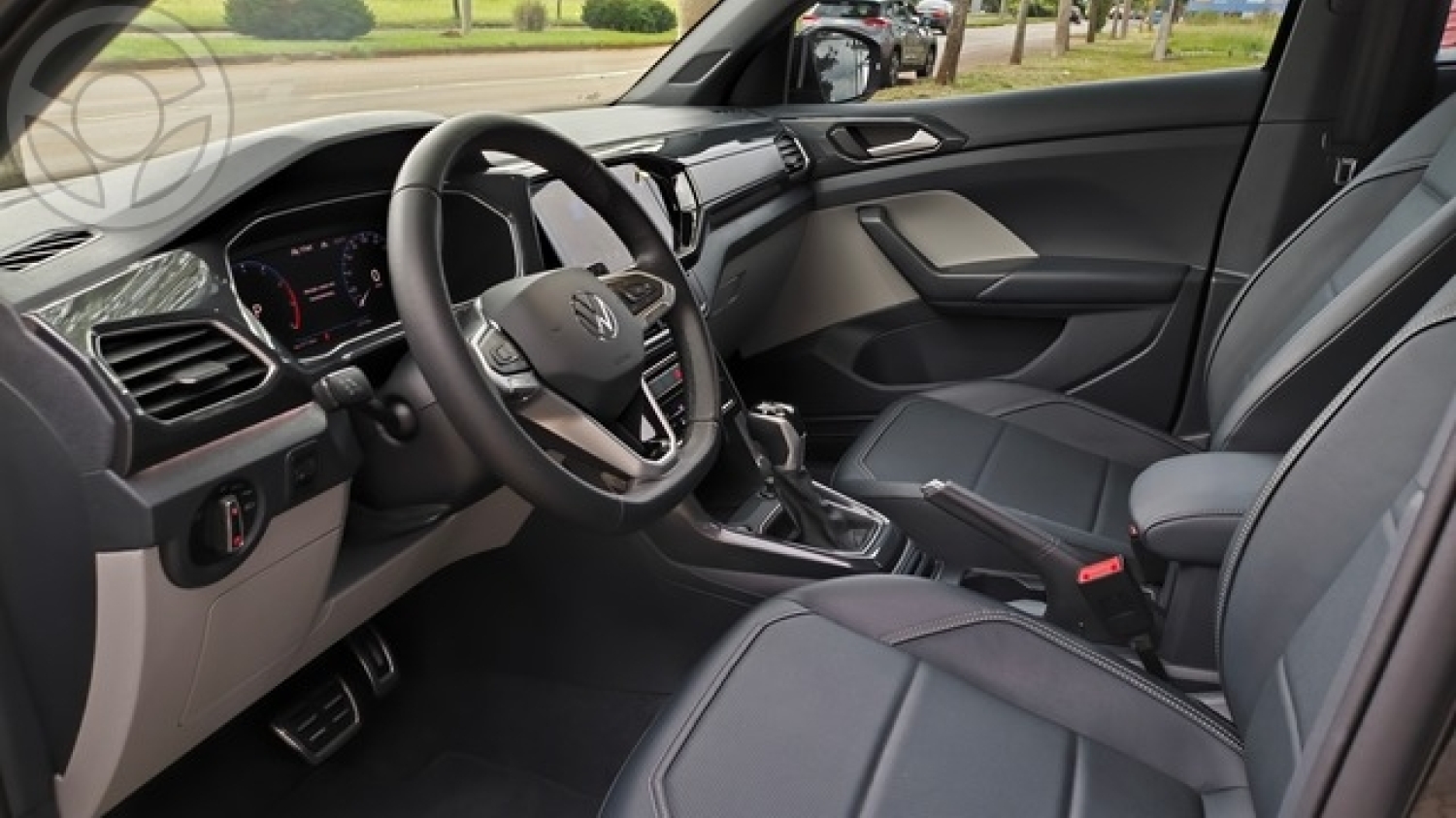VOLKSWAGEN - T CROSS TCROSS HIGHLINE 1.4 TURBO - 25 - GARANTIA DE FÁBRICA - - 2023/2024 - PRETA - R$ 144.900,00